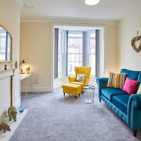 Host & - The Funky Robin * Whitby