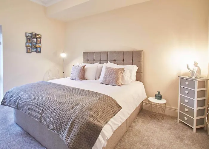 Host & - The Funky Robin * ウィットビー