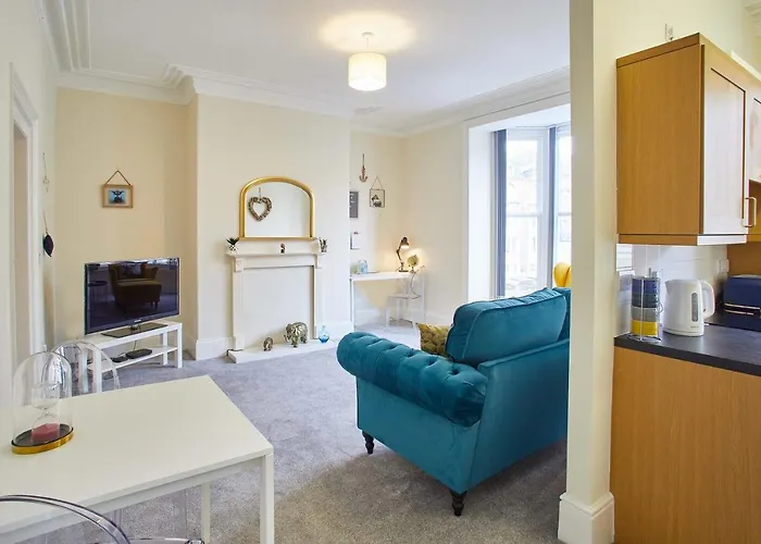 Host & - The Funky Robin ウィットビー