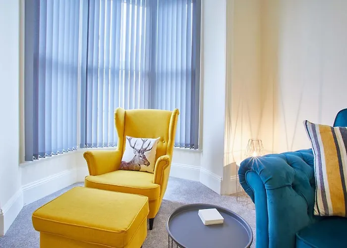 Host & - The Funky Robin ウィットビー