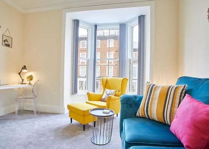 Host & - The Funky Robin ウィットビー