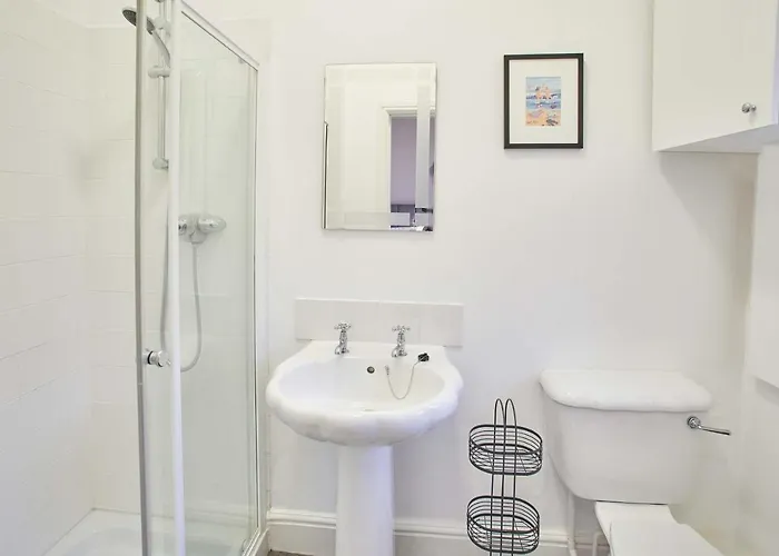 アパート Host & - The Funky Robin *