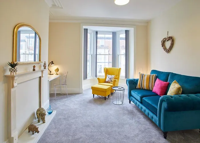 Host & - The Funky Robin * ウィットビー